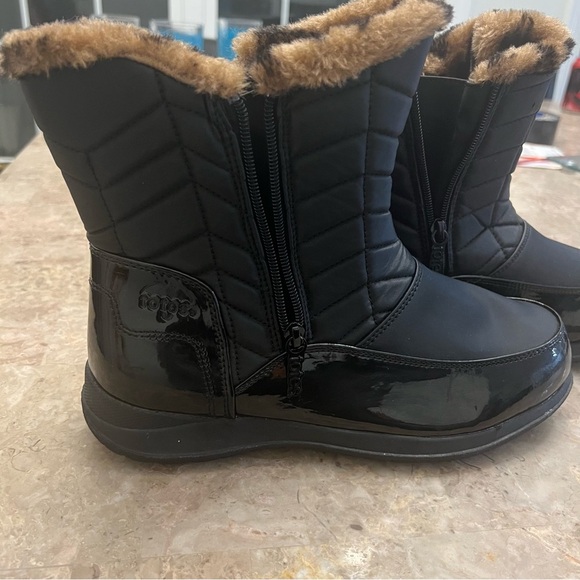 Totes Quilted Faux Fur Double Zipper Quilted Snow Boots Women’s Size 10M - Picture 2 of 9